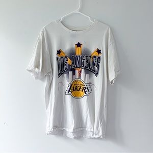 LAKERS graphic t shirt